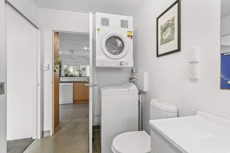 Photo of property in 20/3 Kelvin Grove, Te Aro, Wellington, 6011