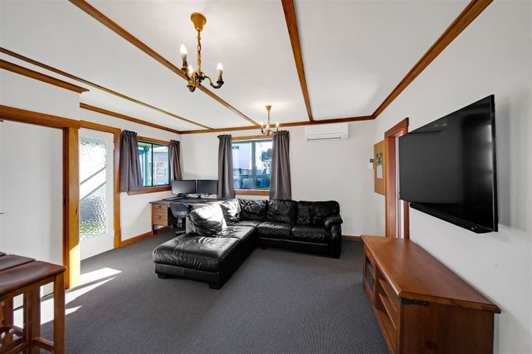Photo of property in 59 Fifth Avenue, Urenui, 4377