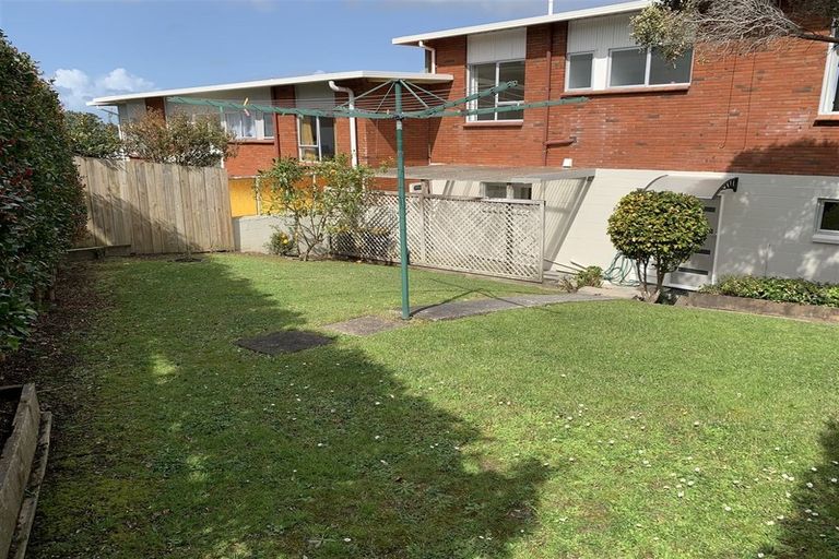 Photo of property in 1/1 Kaihu Street, Northcote, Auckland, 0627