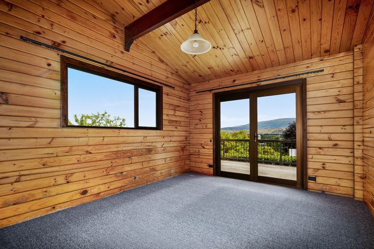 Photo of property in 26 Shields Street, Clyde, 9330