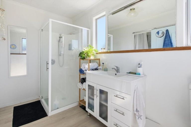 Photo of property in 21 Whenuariri Place, Maketu, Te Puke, 3189