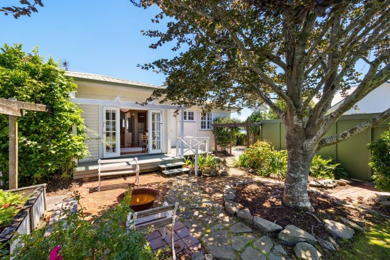 Photo of property in 3 Marine Terrace, Bayswater, Auckland, 0622