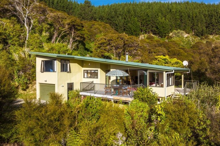 Photo of property in 461 Kenepuru Road, Moetapu Bay, Picton, 7282