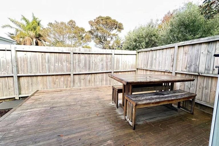 Photo of property in 60 Marine Parade, Mellons Bay, Auckland, 2014