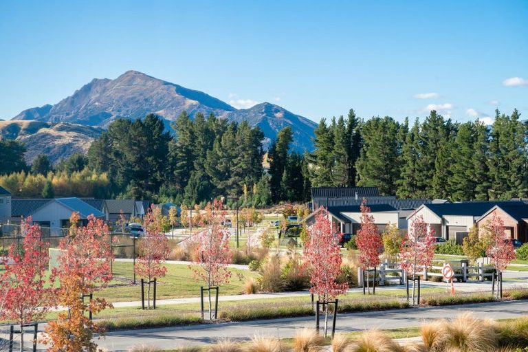 Photo of property in 7 Mount Nicholas Avenue, Wanaka, 9305