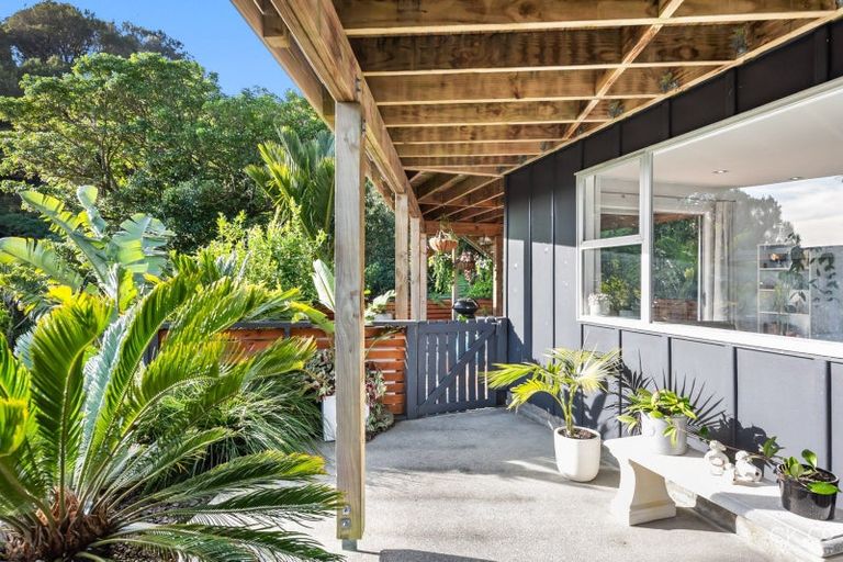 Photo of property in 212 Whites Line East, Waiwhetu, Lower Hutt, 5010