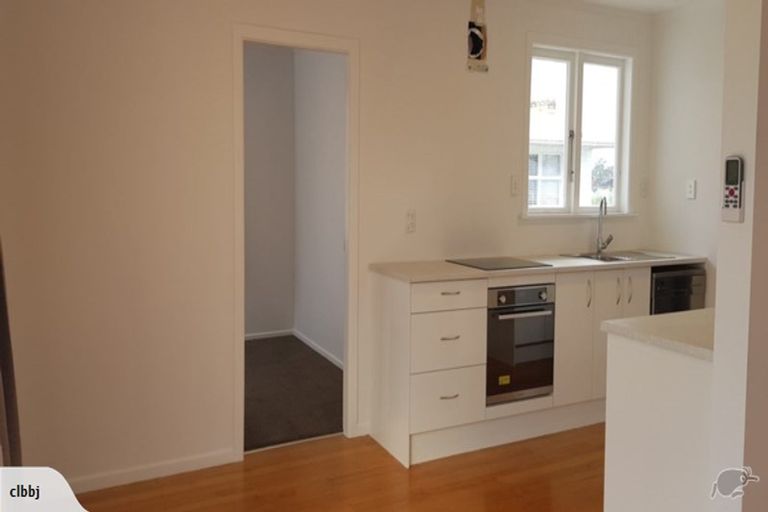 Photo of property in 32 Roberts Road, Te Atatu South, Auckland, 0610