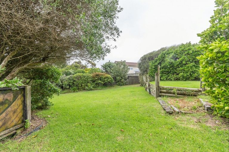 Photo of property in 63 Kahukura Avenue, Waitarere Beach, Levin, 5510