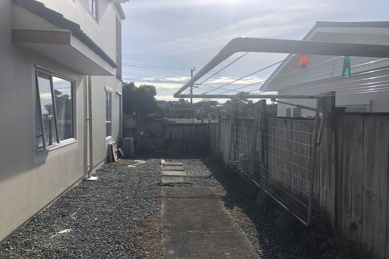 Photo of property in 2/57 Gladstone Road, Northcote, Auckland, 0627