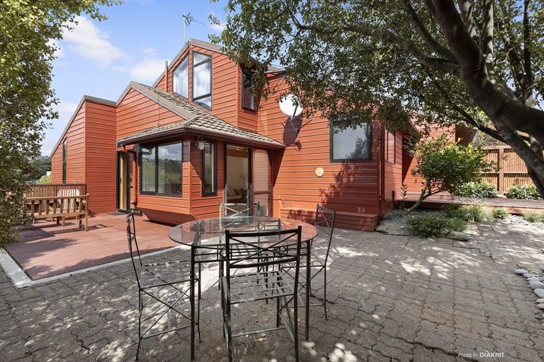 Photo of property in 8 Burbank Crescent, Churton Park, Wellington, 6037