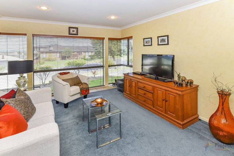 Photo of property in 30 Norm Pellow Drive, Manurewa, Auckland, 2105