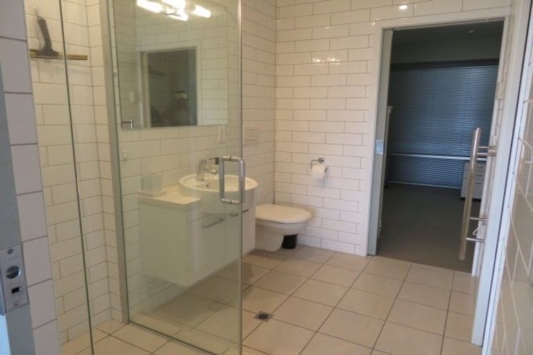 Photo of property in The Capital, 2/370 Oriental Parade, Oriental Bay, Wellington, 6011