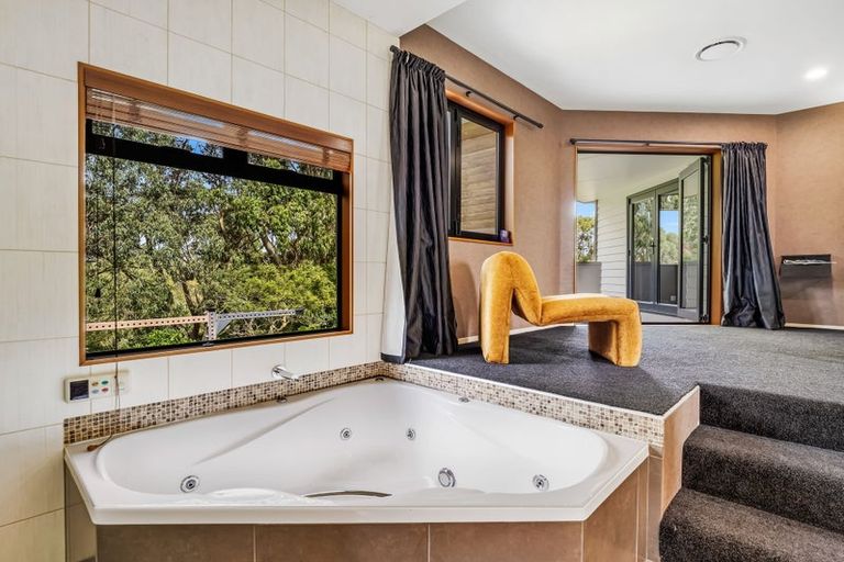 Photo of property in 52 Ruapehu Drive, Fitzherbert, Palmerston North, 4410