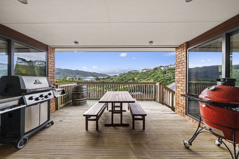 Photo of property in 10 Mervyn Kemp Drive, Tawa, Wellington, 5028