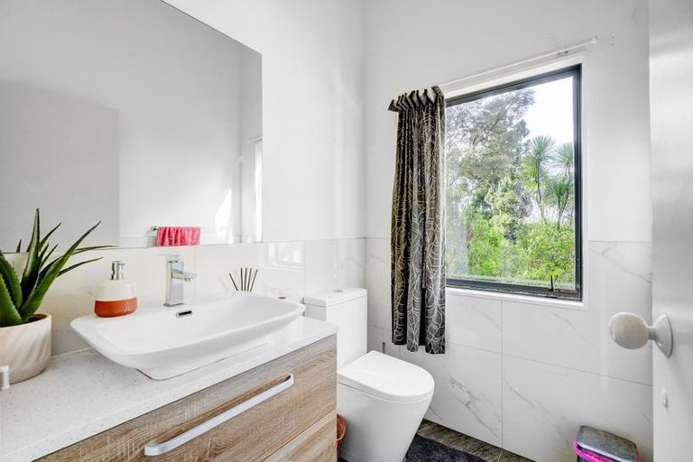 Photo of property in 35 Park Road, Titirangi, Auckland, 0604
