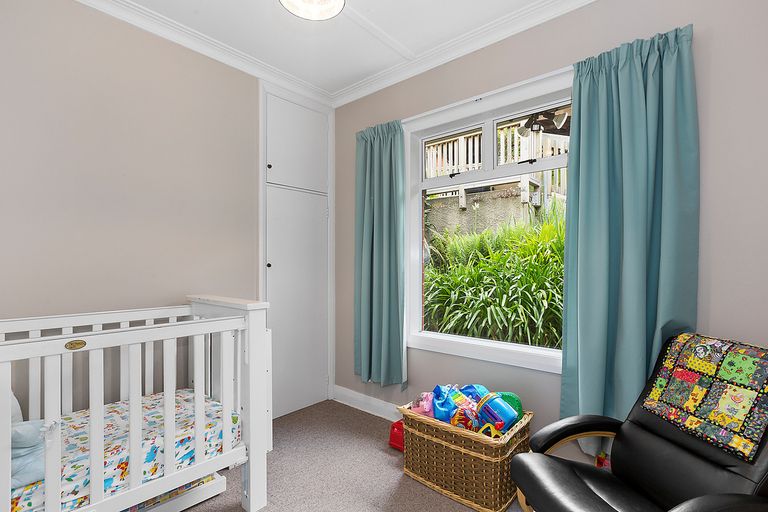 Photo of property in 105 Larnach Road, Vauxhall, Dunedin, 9013