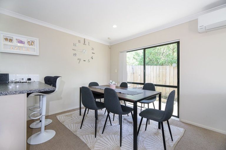Photo of property in 12 Mediterranean Way, Goodwood Heights, Auckland, 2105