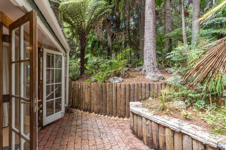 Photo of property in 31 Napuka Road, Henderson Valley, Auckland, 0612