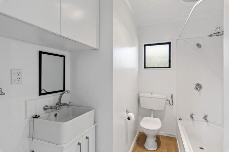 Photo of property in 22 Atarau Grove, Paraparaumu, 5032