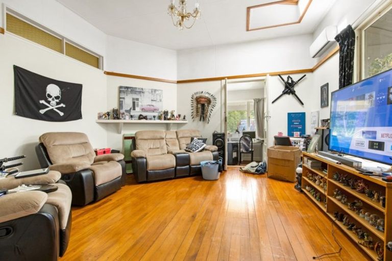 Photo of property in 17 Awaroa Road, Sunnyvale, Auckland, 0612