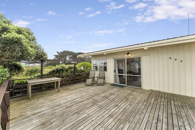 Photo of property in 224 Marine Parade, Otaki Beach, Otaki, 5512