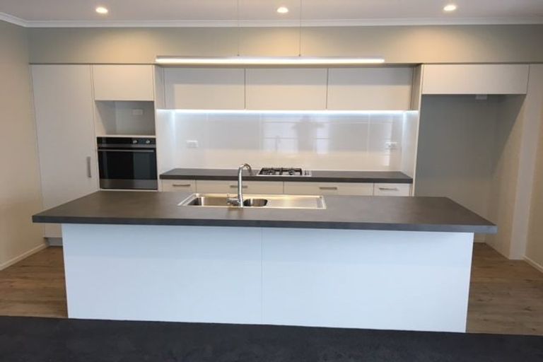 Photo of property in 35 Syd Grant Crescent, Orewa, 0931