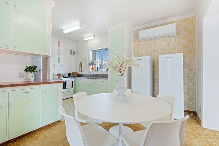 Photo of property in 39 Coates Street, Tawa, Wellington, 5028