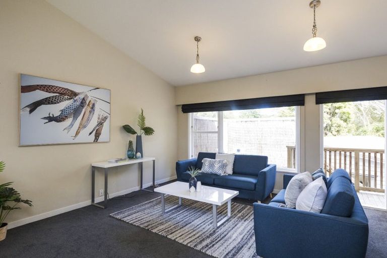 Photo of property in 4 Waicola Drive, Fitzherbert, Palmerston North, 4471