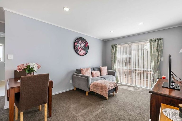 Photo of property in 27 Blanes Road, Weymouth, Auckland, 2103