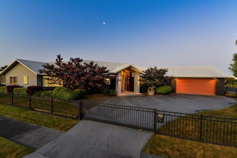 Photo of property in 2 Amokura Crescent, Flagstaff, Hamilton, 3210