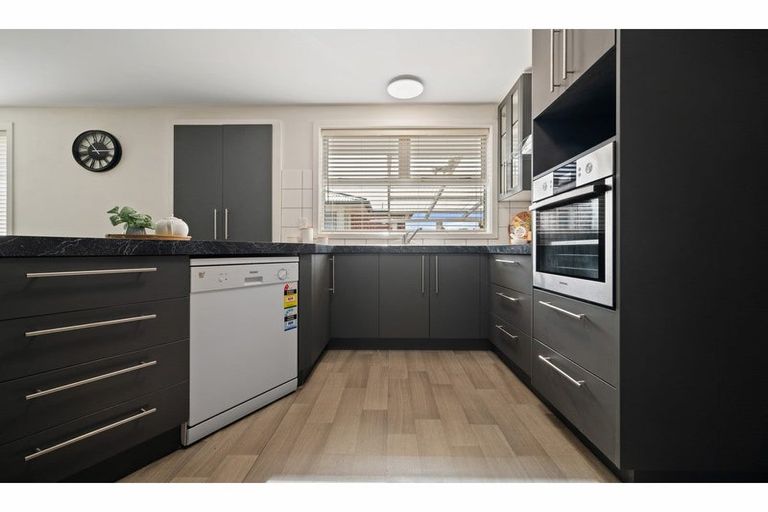 Photo of property in 90 Hargood Street, Woolston, Christchurch, 8062