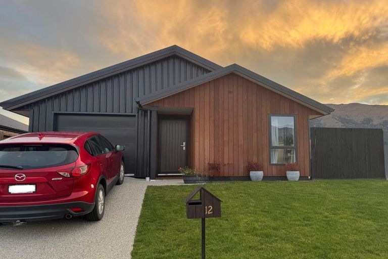 Photo of property in 12 Guthrie Street, Lake Hawea, 9382