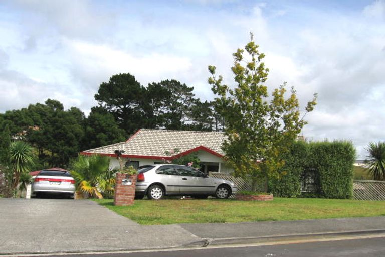 Photo of property in 8 Rook Place, Unsworth Heights, Auckland, 0632