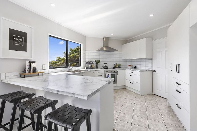 Photo of property in 94 Woodman Drive, Tawa, Wellington, 5028