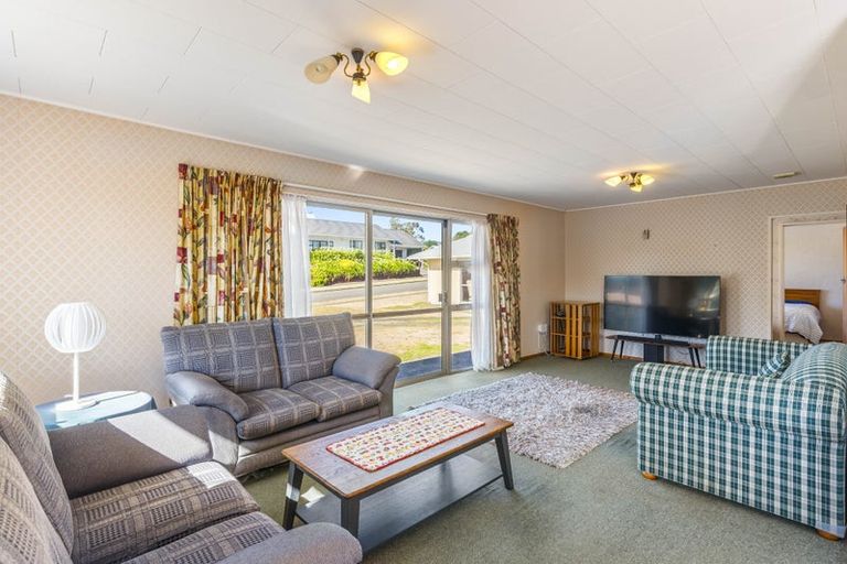 Photo of property in 50 Queens Road, Waikanae Beach, Waikanae, 5036