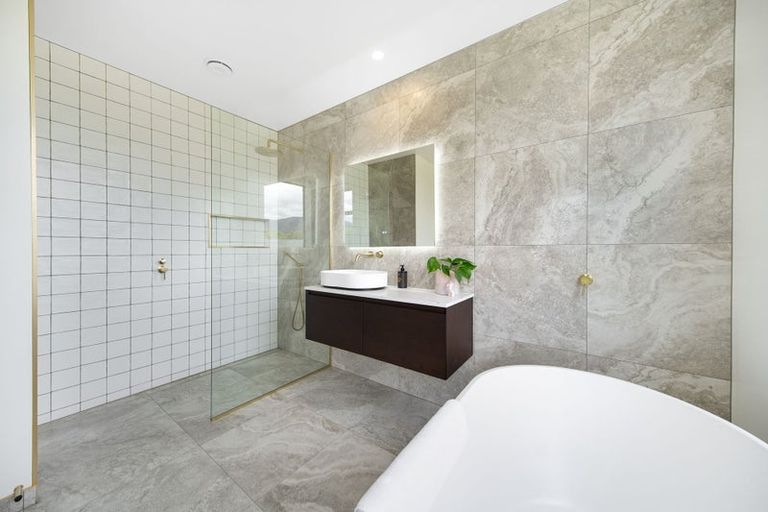 Photo of property in 49 Pukutahi Drive, Te Anau, 9600