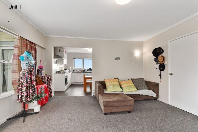 Photo of property in 71 College Road, Northcote, Auckland, 0627