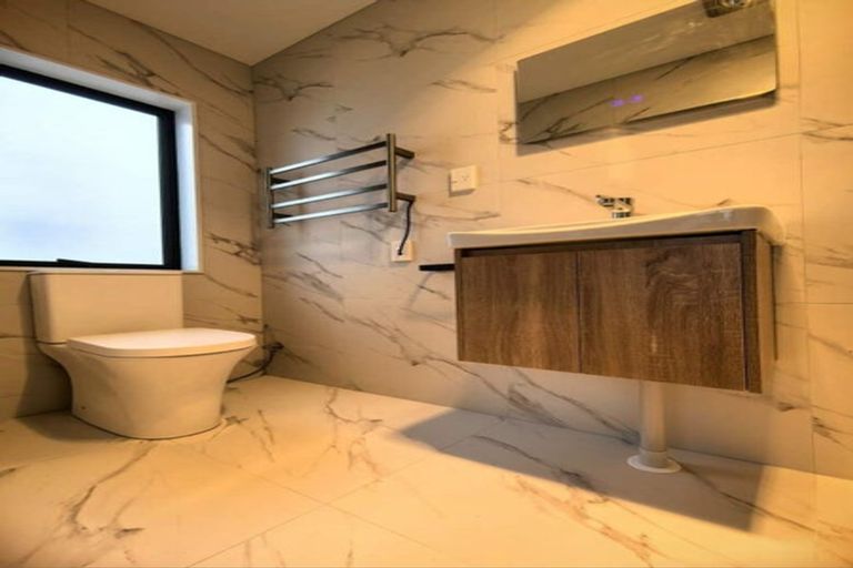 Photo of property in 14a Elcoat Avenue, Te Atatu South, Auckland, 0610