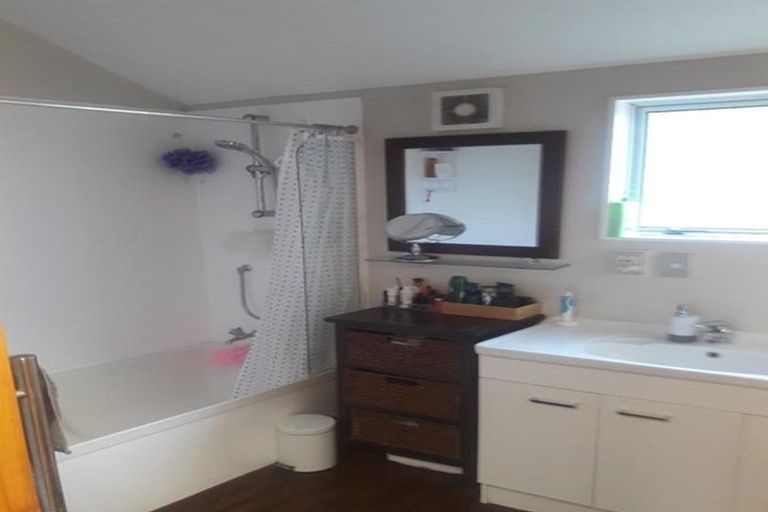 Photo of property in 196 Dowse Drive, Maungaraki, Lower Hutt, 5010