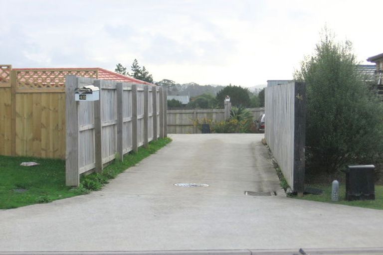 Photo of property in 42 Woodbank Drive, Glen Eden, Auckland, 0602