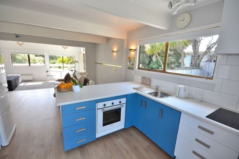 Photo of property in 1 Island View Terrace, Waikanae Beach, Waikanae, 5036