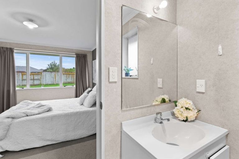 Photo of property in 5 Boston Parade, Kelvin Grove, Palmerston North, 4414