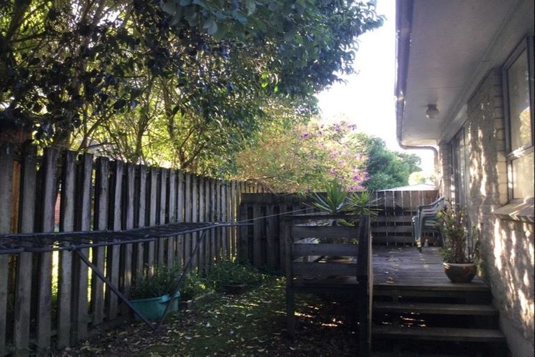 Photo of property in 77a Russell Road, Manurewa, Auckland, 2102