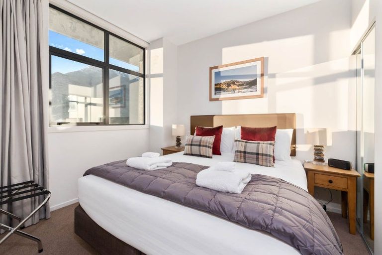 Photo of property in Wyndham Gardens Apartments, 30 Red Oaks Drive, Frankton, Queenstown, 9300