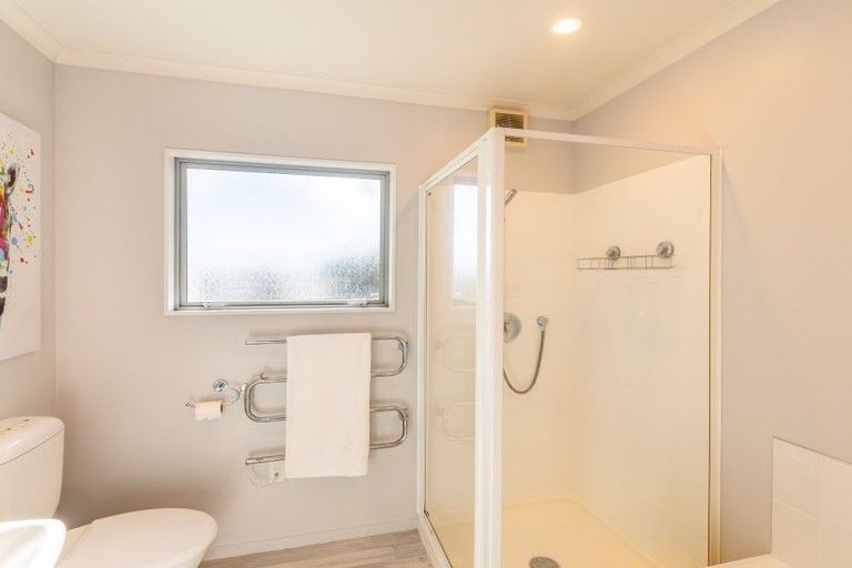 Photo of property in 3 Paremata Drive, Paremata, Porirua, 5024