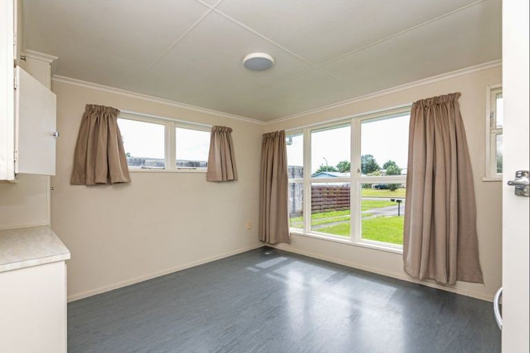 Photo of property in 4 Clutha Place, Westbrook, Palmerston North, 4412