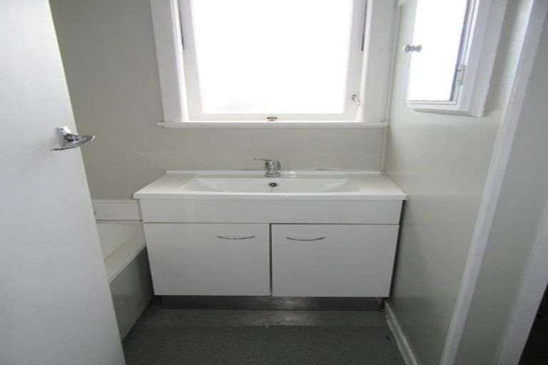 Photo of property in 9 Clayton Road, Manurewa, Auckland, 2102