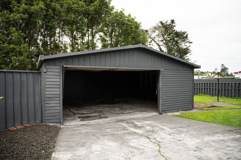 Photo of property in 17 Fernleigh Avenue, Waiuku, 2123