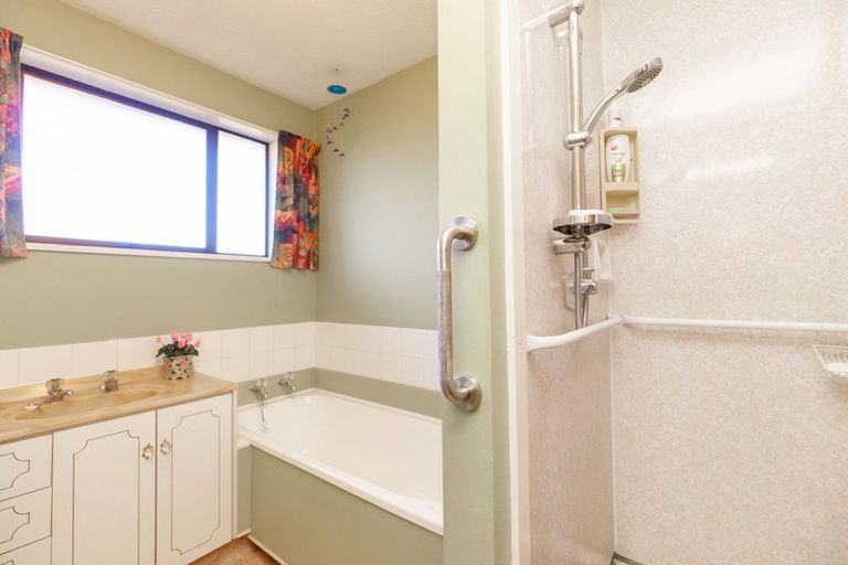 Photo of property in 2/127 Reynolds Avenue, Bishopdale, Christchurch, 8053