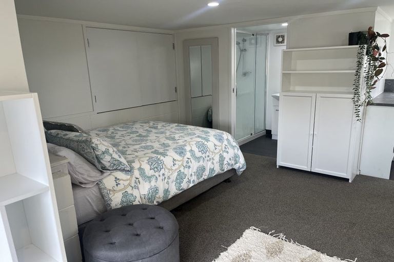 Photo of property in 1/1 Deuxberry Avenue, Northcote, Auckland, 0627